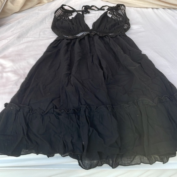 🆕💙Beautiful little Black Babydoll Dress with detail - Picture 3 of 4